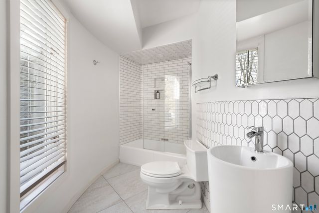 2177 Cross Highway, Fairfield, CT 06824