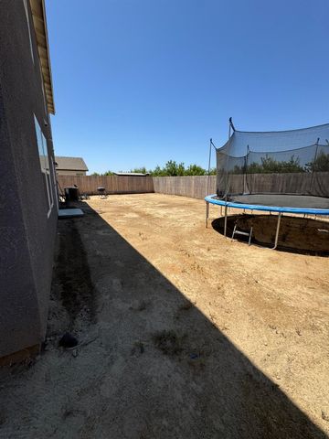 1905 George Avenue, Sanger, CA 93657