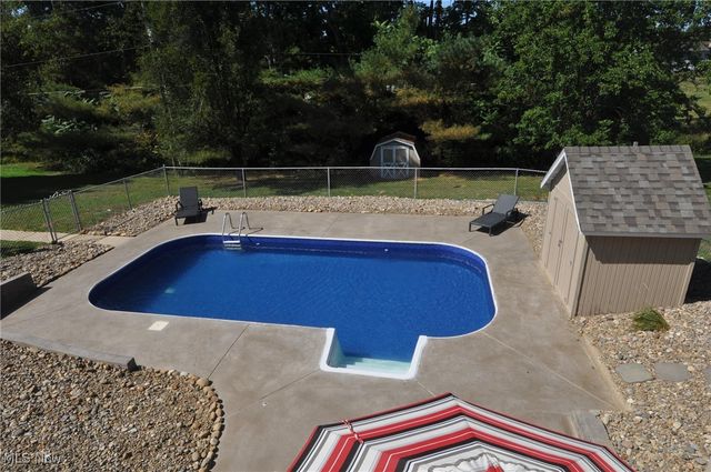 240 Mockingbird Hill Road, Zanesville, OH 43701