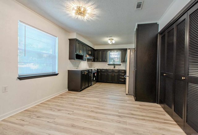 11808 Saint Charles Blvd, Little Rock, AR 72211