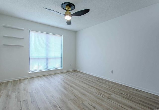 11808 Saint Charles Blvd, Little Rock, AR 72211