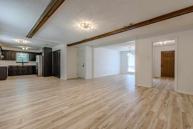 11808 Saint Charles Blvd, Little Rock, AR 72211