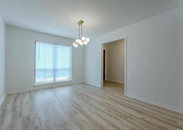 11808 Saint Charles Blvd, Little Rock, AR 72211