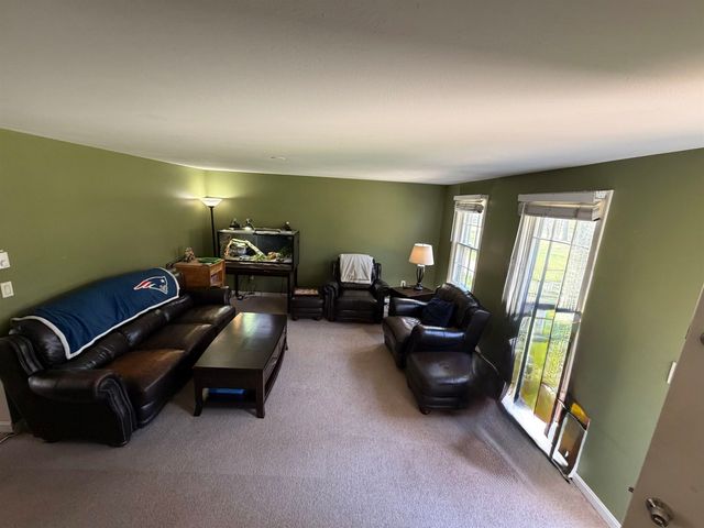 79 Oakridge Drive, Londonderry, NH 01844