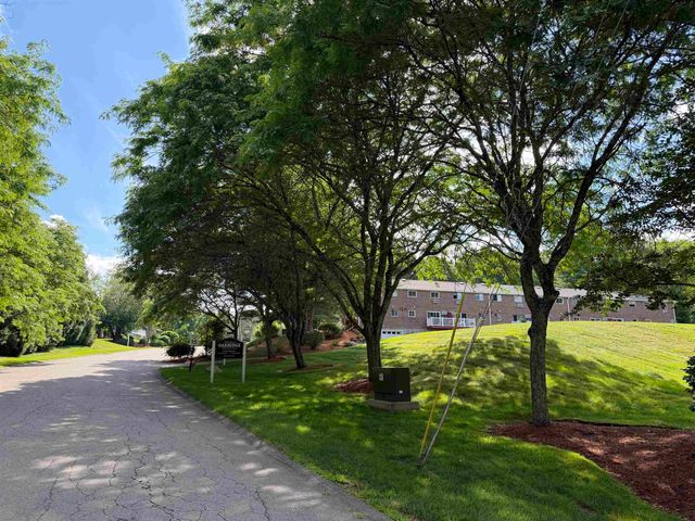 79 Oakridge Drive, Londonderry, NH 01844