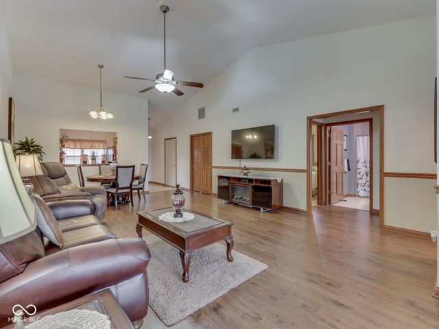 2057 Pelican Drive, Franklin, IN 46131