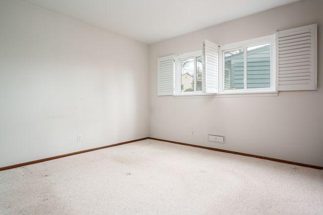 5005 MOHAWK Road, Rockford, IL 61107