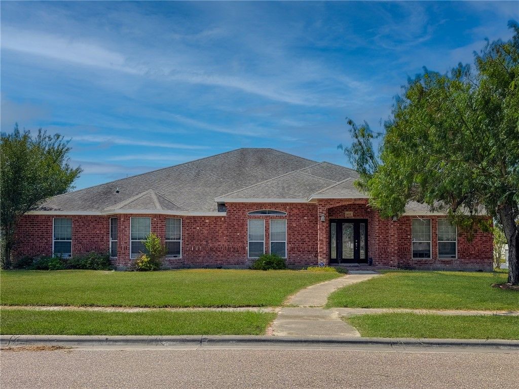 4201 Lake Apache Dr, Corpus Christi, TX 78413