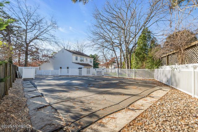 9 Glen Court, Barnegat, NJ 08005