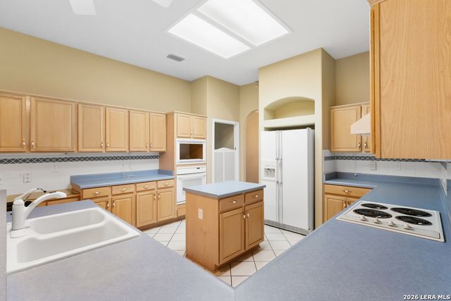 2618 Fairfield Bend Drive, San Antonio, TX 78231