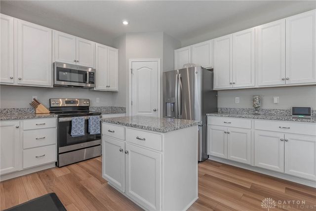 1128 Heathgate Way, Fairborn, OH 45324
