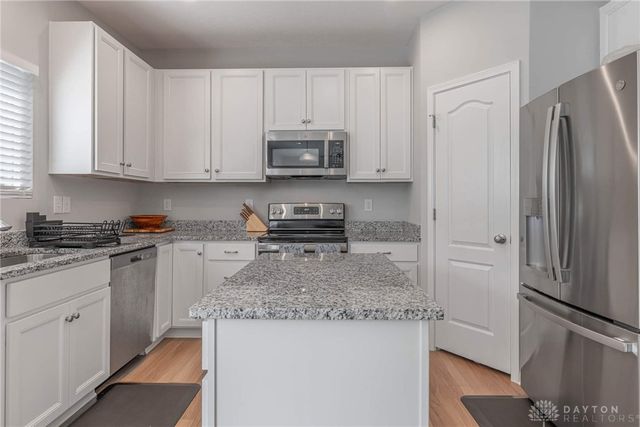 1128 Heathgate Way, Fairborn, OH 45324