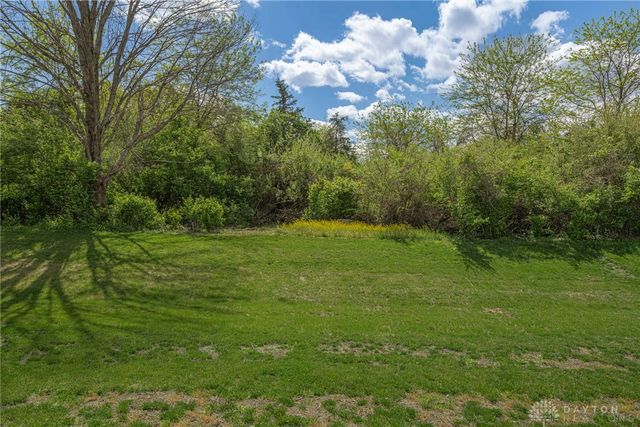 1128 Heathgate Way, Fairborn, OH 45324