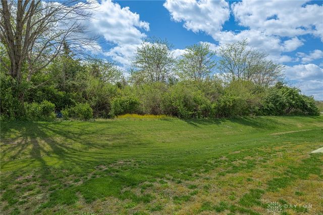1128 Heathgate Way, Fairborn, OH 45324