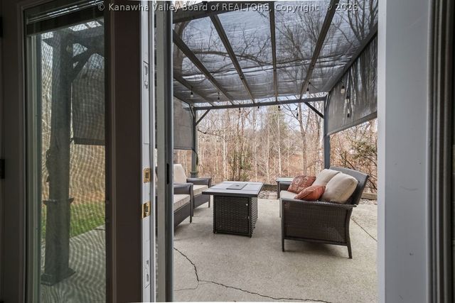 218 Pine Circle, Dunbar, WV 25064