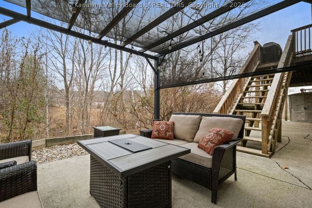 218 Pine Circle, Dunbar, WV 25064