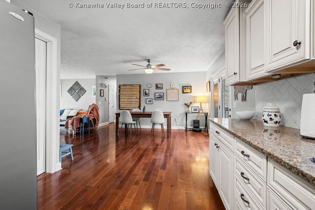 218 Pine Circle, Dunbar, WV 25064