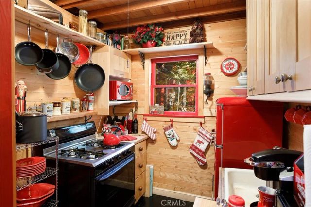 529 West Victoria Court, Lake Arrowhead, CA 92352