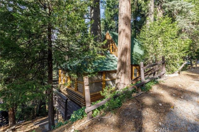 529 West Victoria Court, Lake Arrowhead, CA 92352