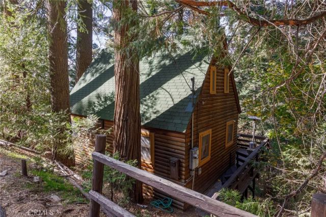 529 West Victoria Court, Lake Arrowhead, CA 92352