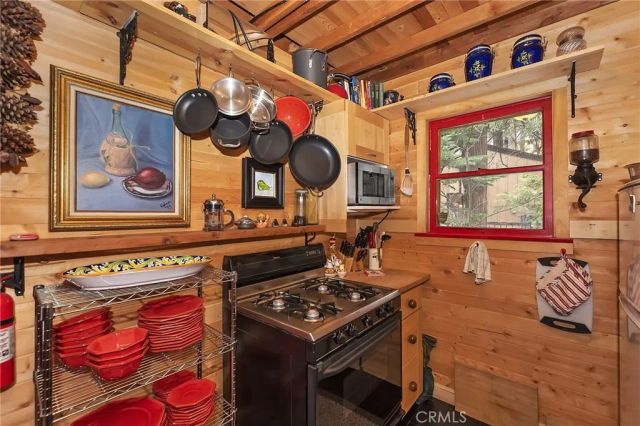 529 West Victoria Court, Lake Arrowhead, CA 92352