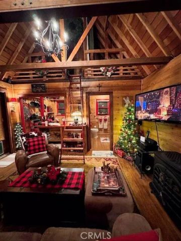 529 West Victoria Court, Lake Arrowhead, CA 92352