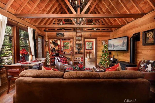 529 West Victoria Court, Lake Arrowhead, CA 92352
