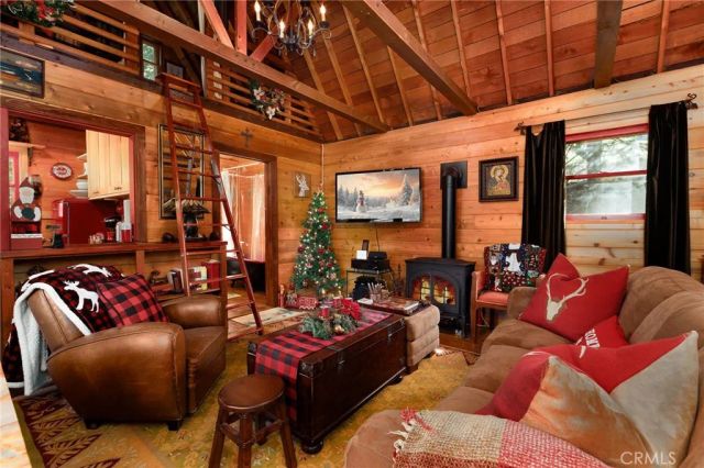 529 West Victoria Court, Lake Arrowhead, CA 92352