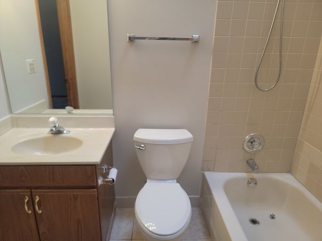 473 NICOLE Drive 3C, Bartlett, IL 60103
