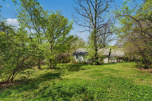 220 S Locust Avenue, Fayetteville, AR 72701