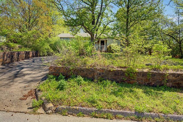 220 S Locust Avenue, Fayetteville, AR 72701