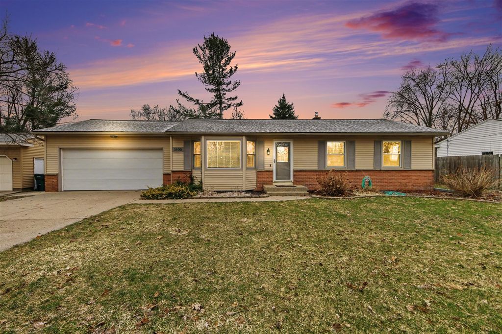 1600 Southlawn Street, Jenison, MI 49428