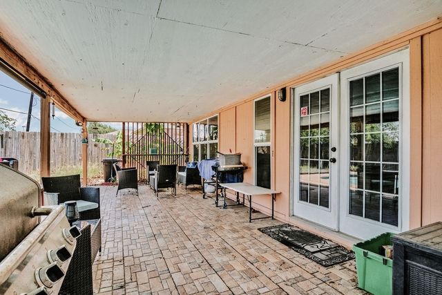 2311 Willow Dr, Portland, TX 78374