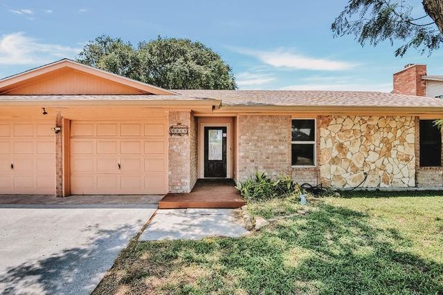 2311 Willow Dr, Portland, TX 78374