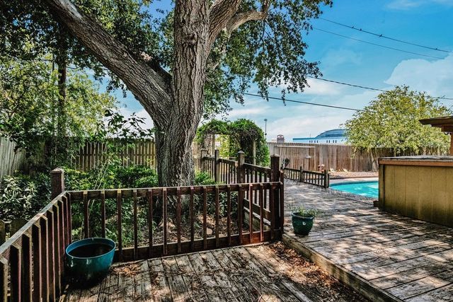 2311 Willow Dr, Portland, TX 78374
