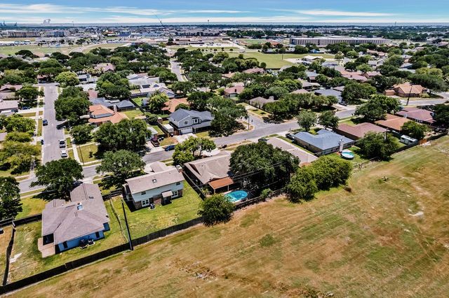 2311 Willow Dr, Portland, TX 78374