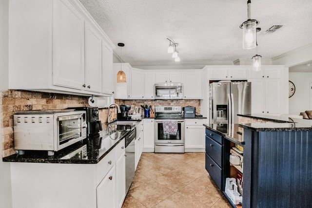 2311 Willow Dr, Portland, TX 78374