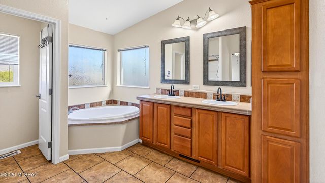 9941 S Big Thunder Drive, Vail, AZ 85641