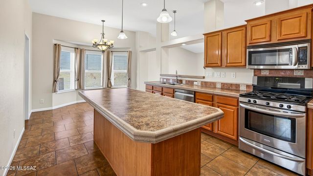 9941 S Big Thunder Drive, Vail, AZ 85641