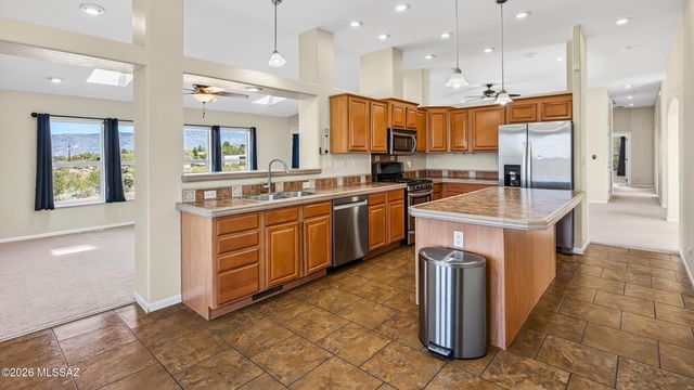 9941 S Big Thunder Drive, Vail, AZ 85641