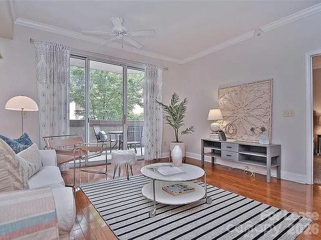 300 W 5th Street, Charlotte, NC 28202