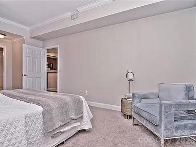 300 W 5th Street, Charlotte, NC 28202