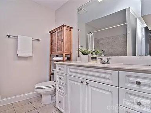 300 W 5th Street, Charlotte, NC 28202