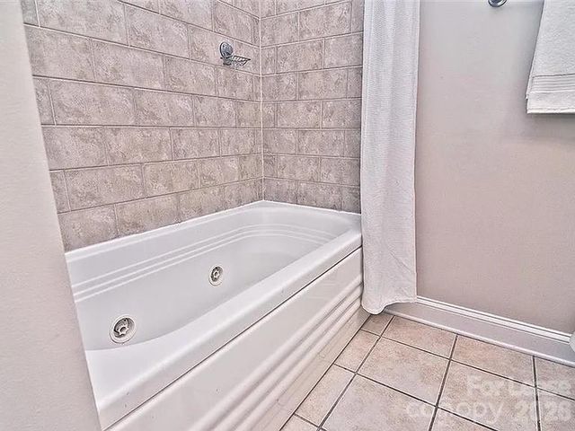 300 W 5th Street, Charlotte, NC 28202