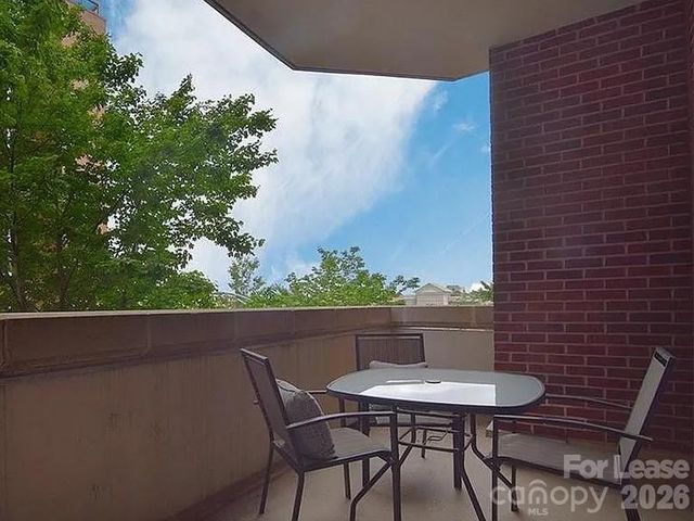 300 W 5th Street, Charlotte, NC 28202