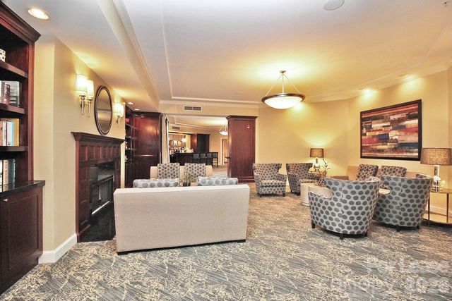 300 W 5th Street, Charlotte, NC 28202