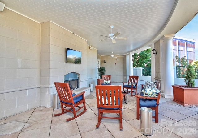 300 W 5th Street, Charlotte, NC 28202