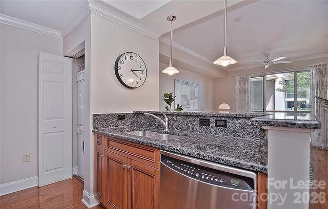 300 W 5th Street, Charlotte, NC 28202