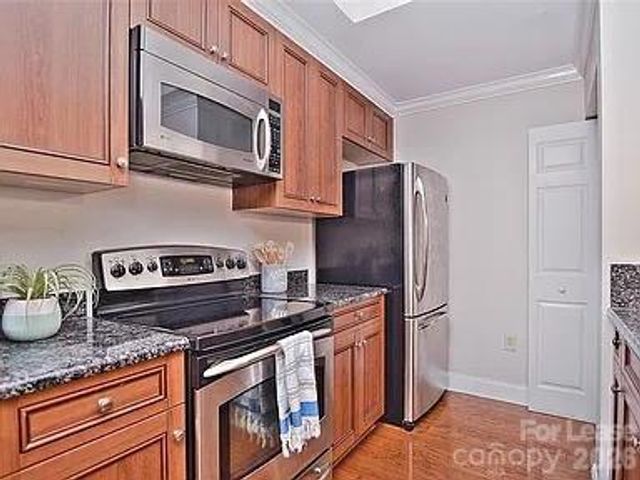 300 W 5th Street, Charlotte, NC 28202