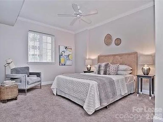 300 W 5th Street, Charlotte, NC 28202
